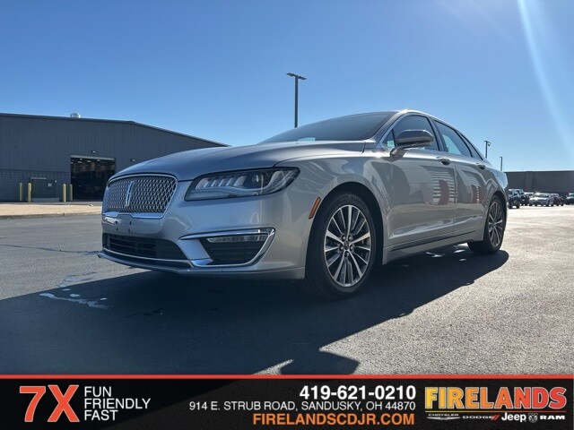 2020 Lincoln MKZ Standard photo 3