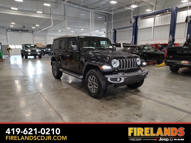 2025 Jeep Wrangler 4-Door Sahara's photo
