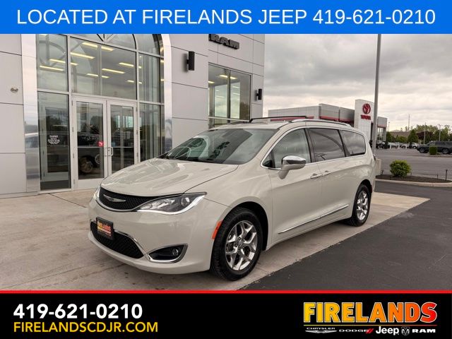 2019 Chrysler Pacifica Limited's photo
