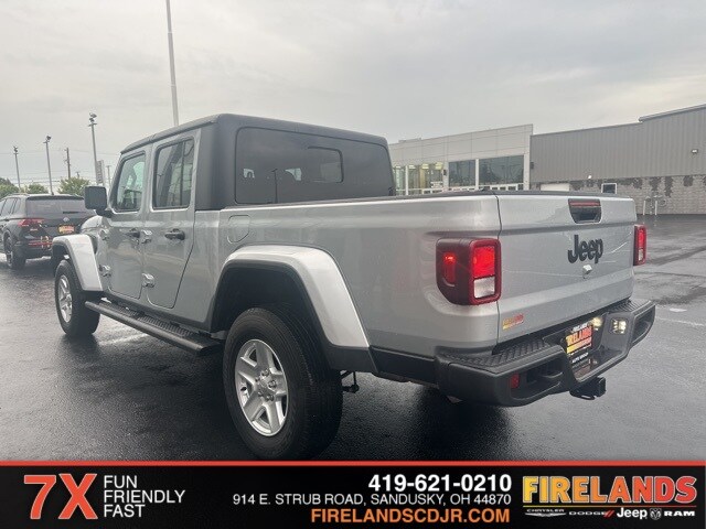 2022 Jeep Gladiator Sport photo 4