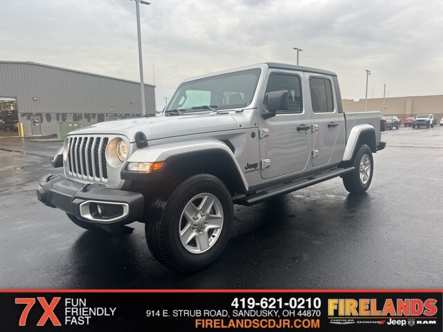 2022 Jeep Gladiator Sport photo 2