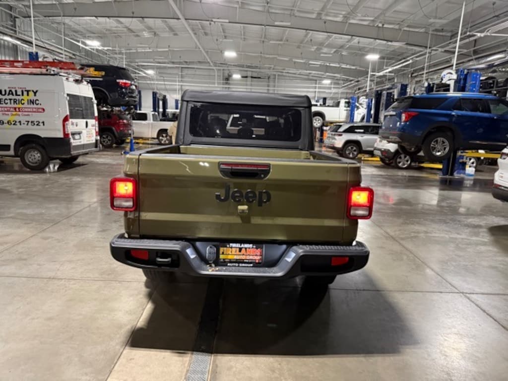 New 2026 Jeep Gladiator Sport Pickup