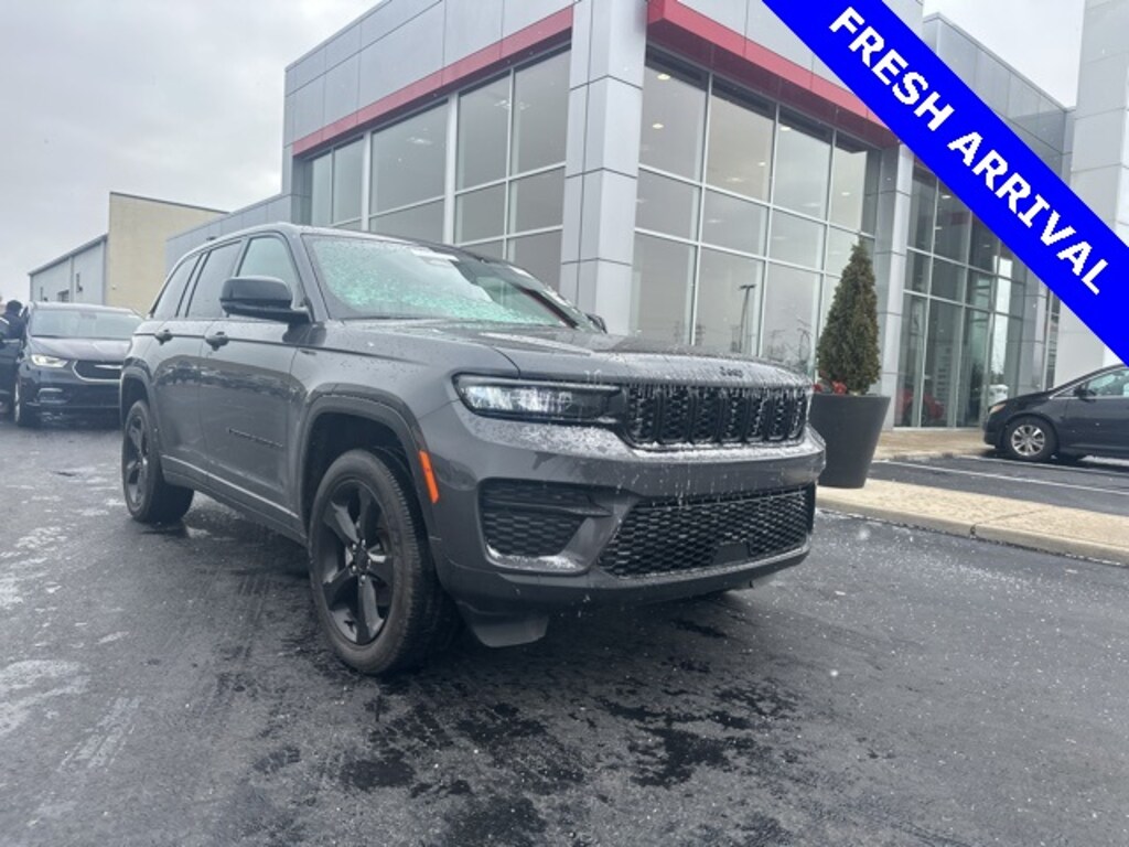 Used 2024 Jeep Grand Cherokee Laredo SUV