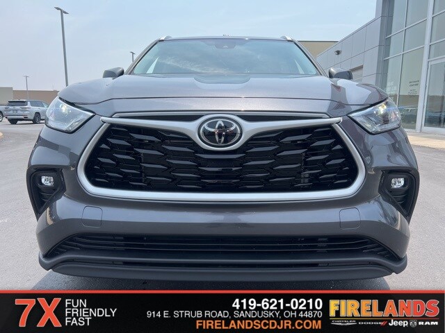 2023 Toyota Highlander L photo 2