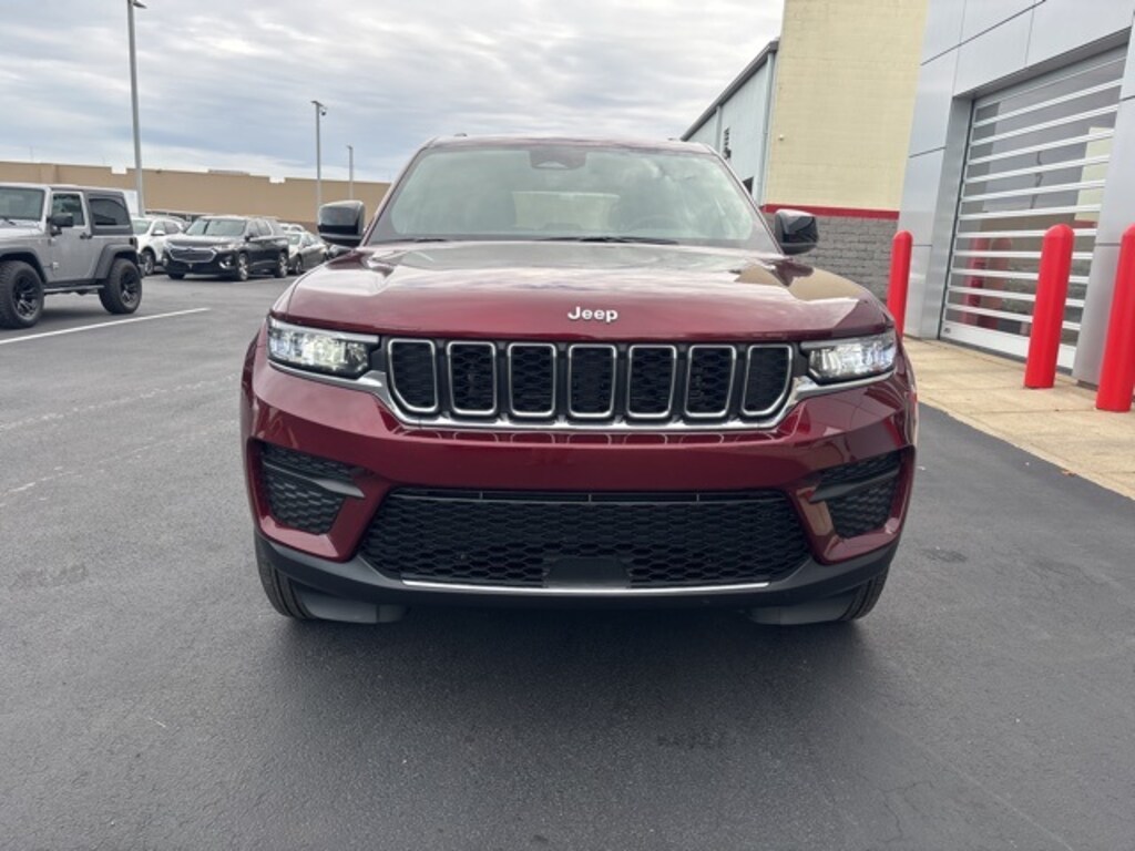 Used 2024 Jeep Grand Cherokee Laredo SUV