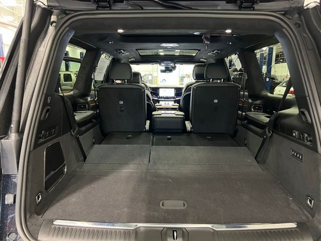 2025 Jeep Grand Wagoneer Series III - Photo 23