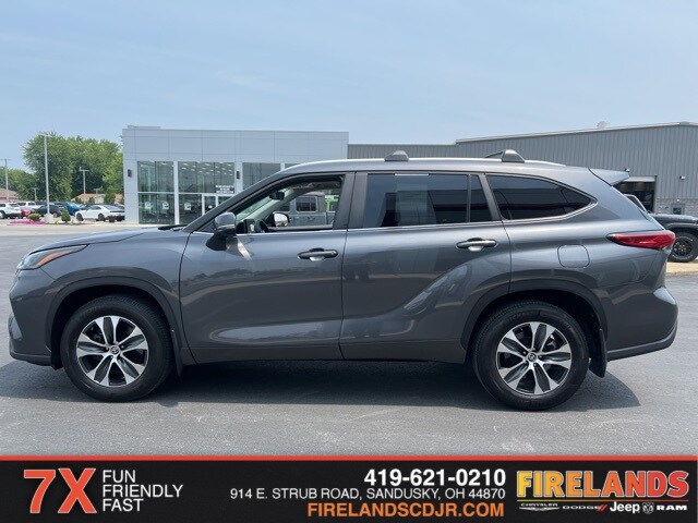 2023 Toyota Highlander L photo 4