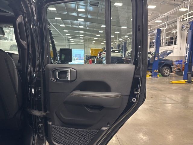 2025 Jeep Wrangler 4-Door Sahara - Photo 9