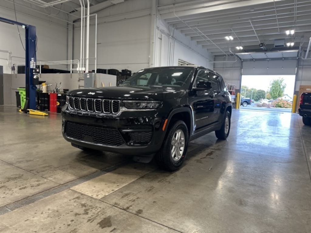 New 2025 Jeep Grand Cherokee Laredo Sport Utility