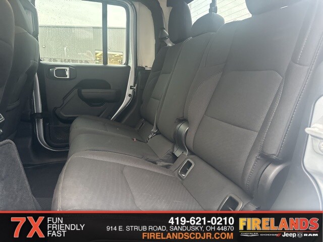 2022 Jeep Gladiator Sport photo 3