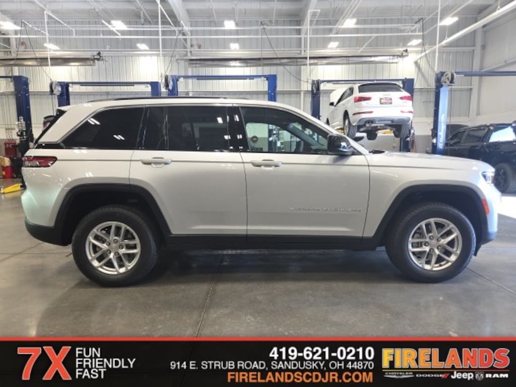 New 2025 Jeep Grand Cherokee Laredo Sport Utility