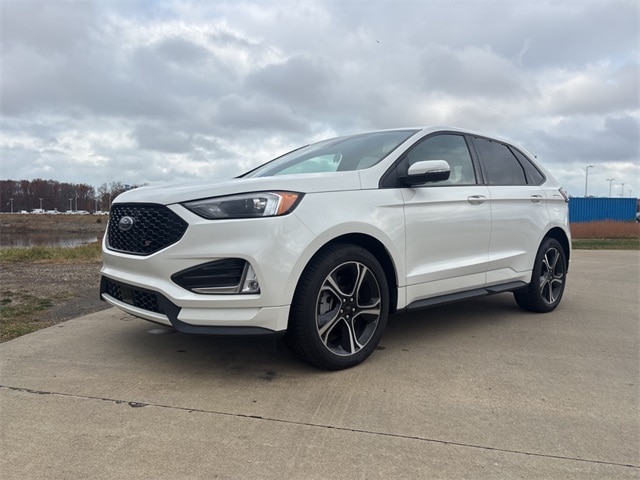 2022 Ford Edge ST's photo