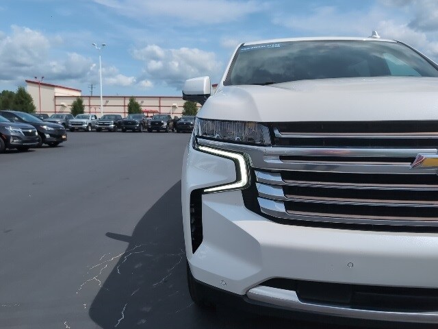 2023 Chevrolet Suburban High Country photo 4