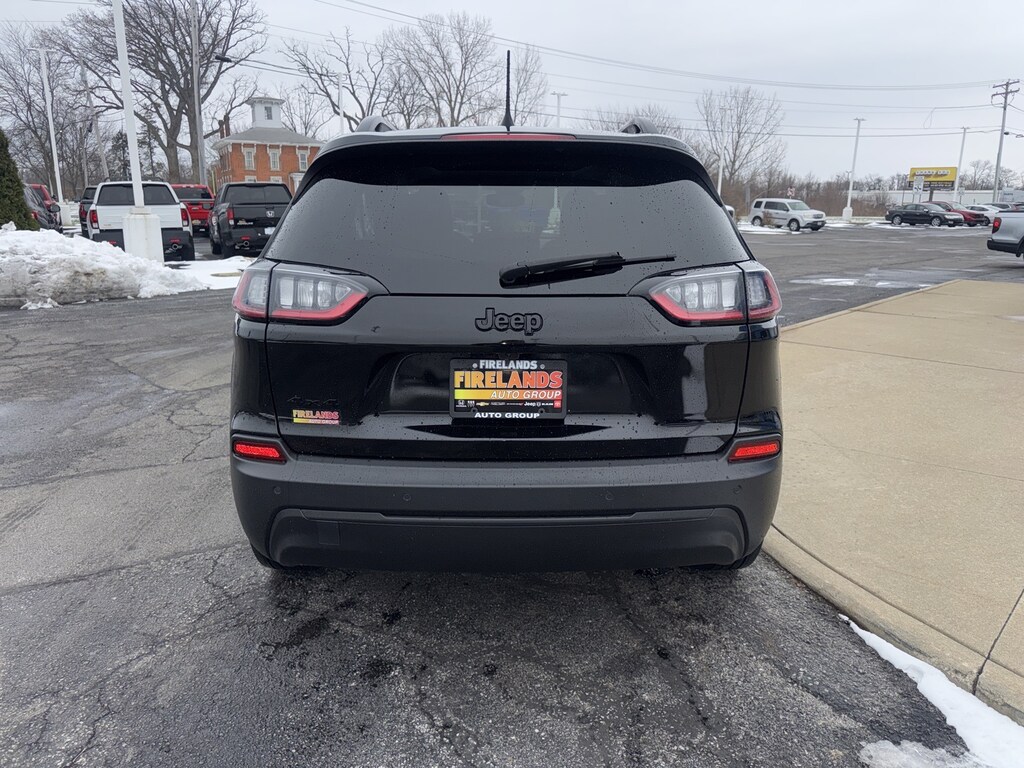 Used 2023 Jeep Cherokee Altitude Lux SUV