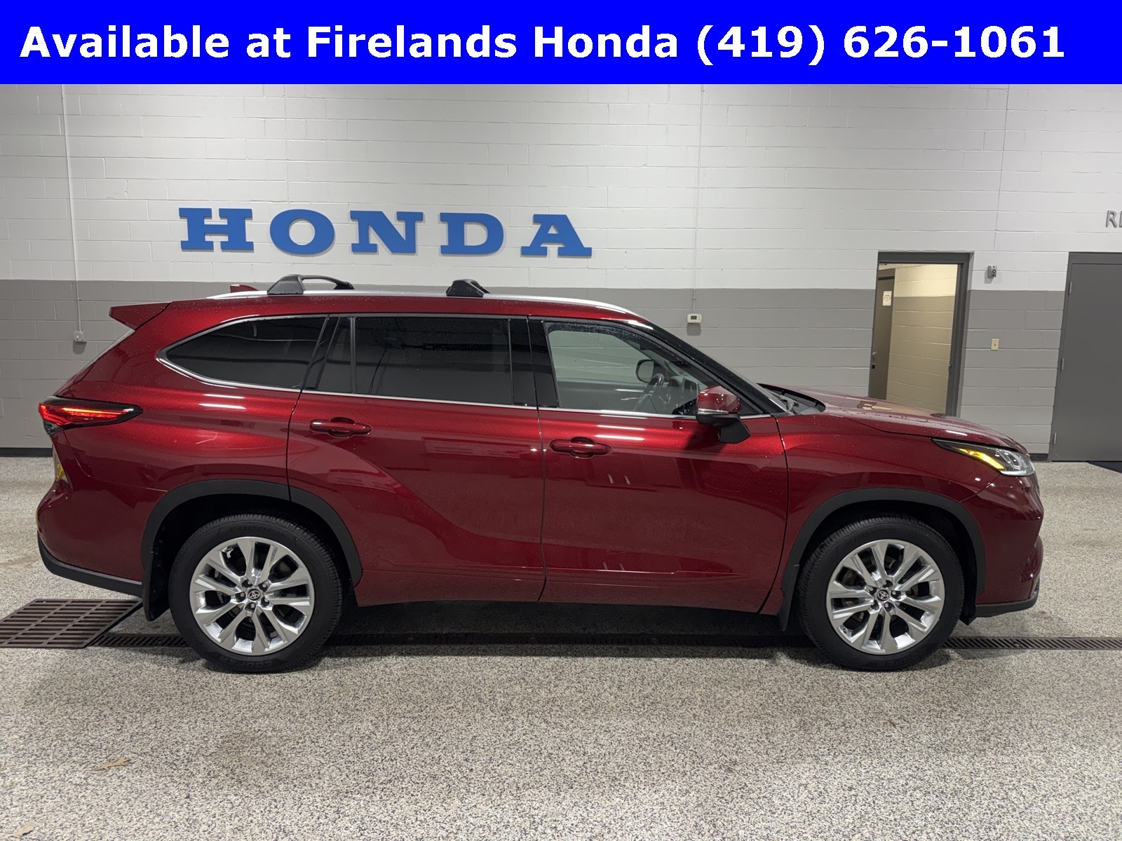 2023 Toyota Highlander Limited's photo