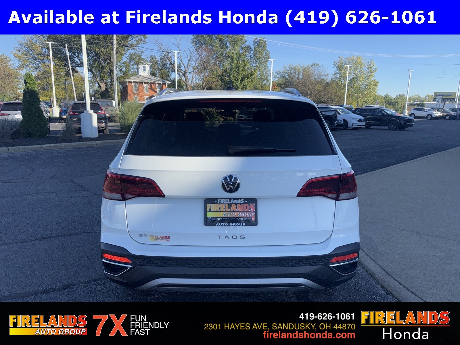 2024 Volkswagen Taos SE photo 4