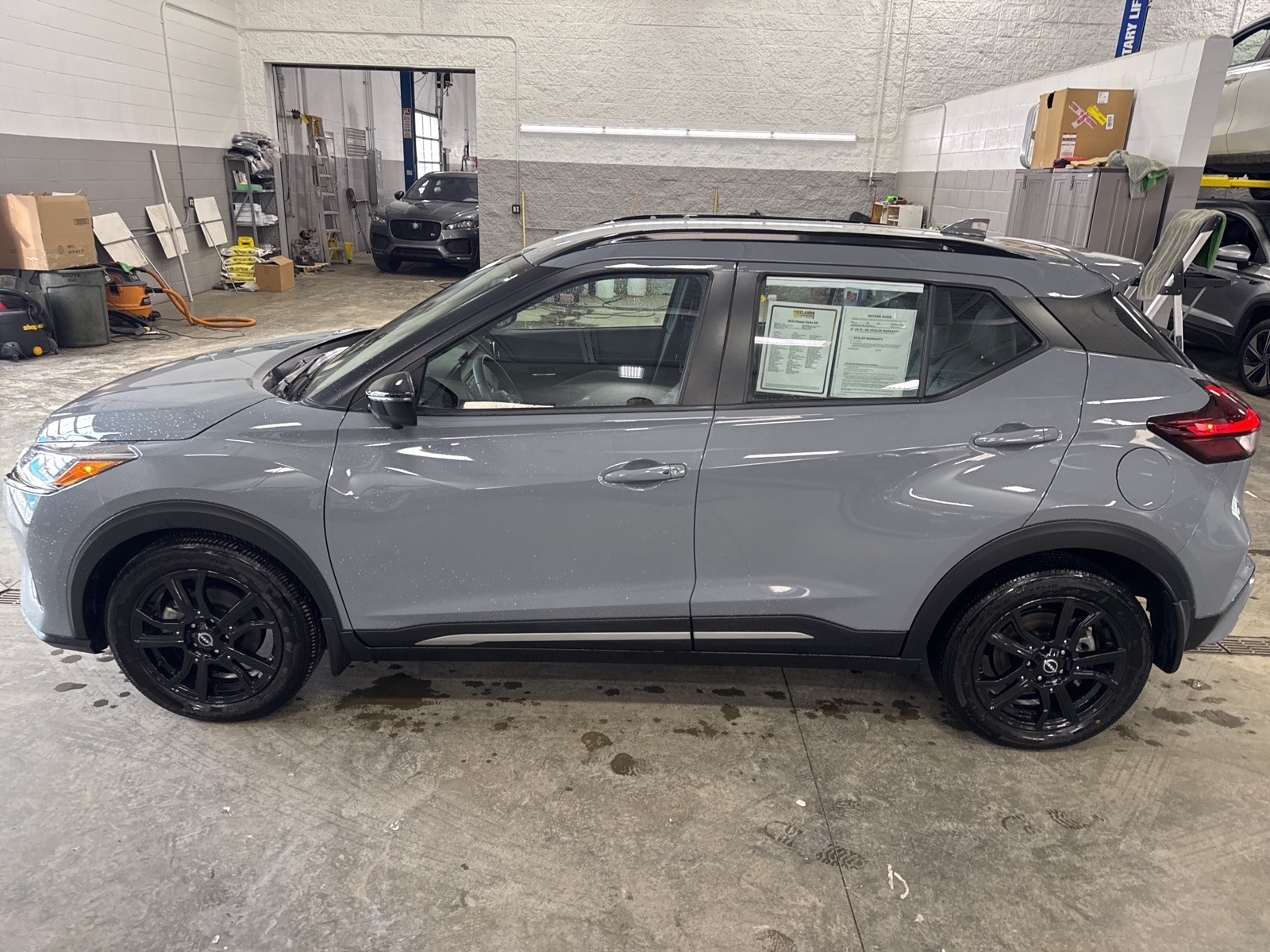 2023 Nissan Kicks SR