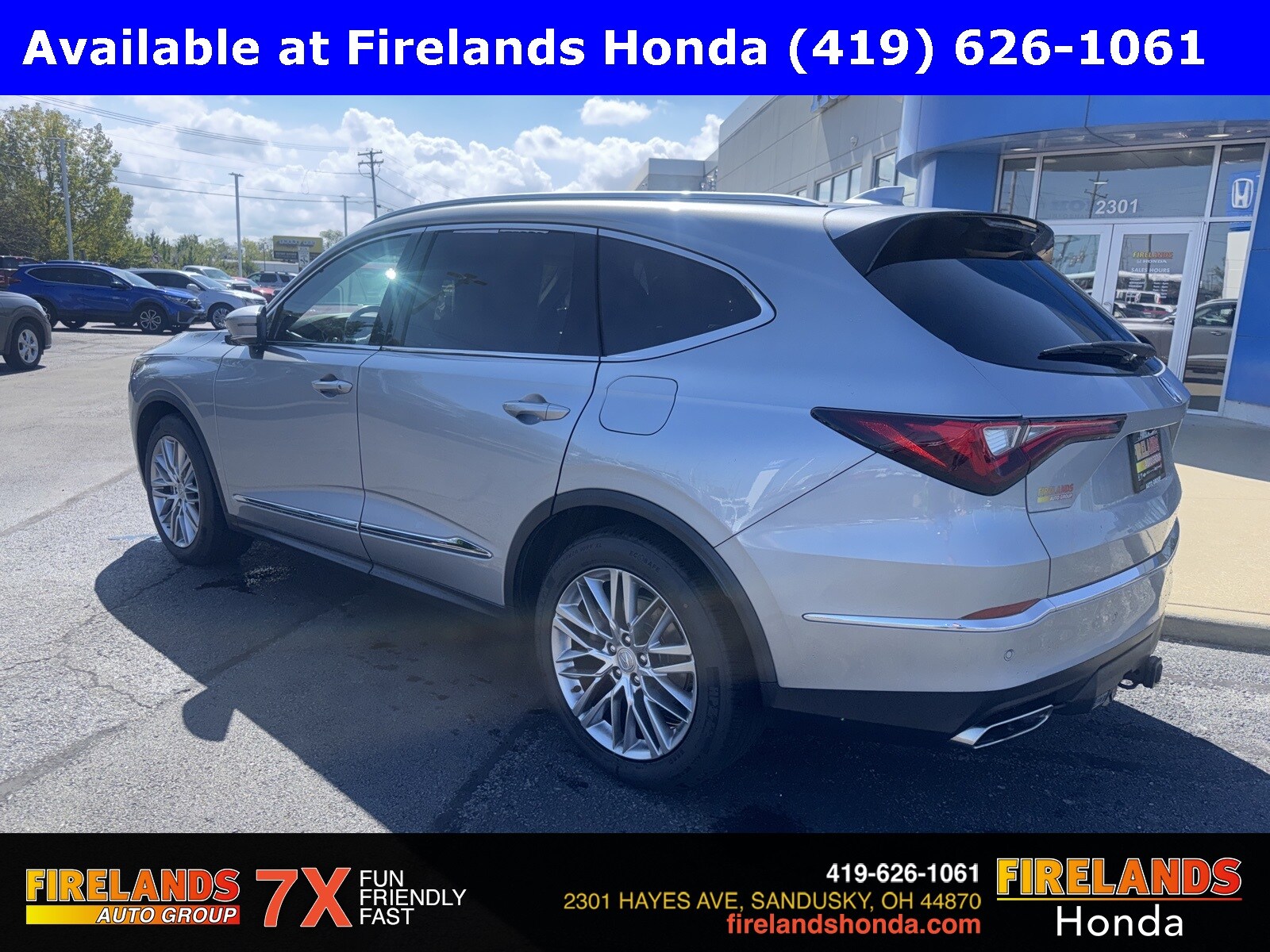 2022 Acura MDX SH-AWD Advance photo 3