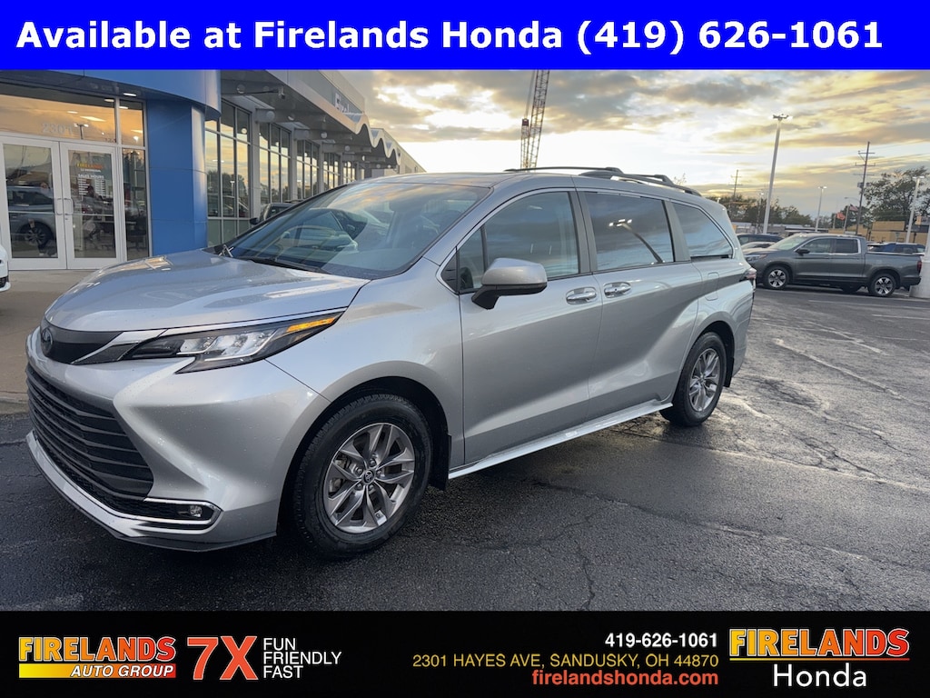 Used 2022 Toyota Sienna XLE Van Passenger Van