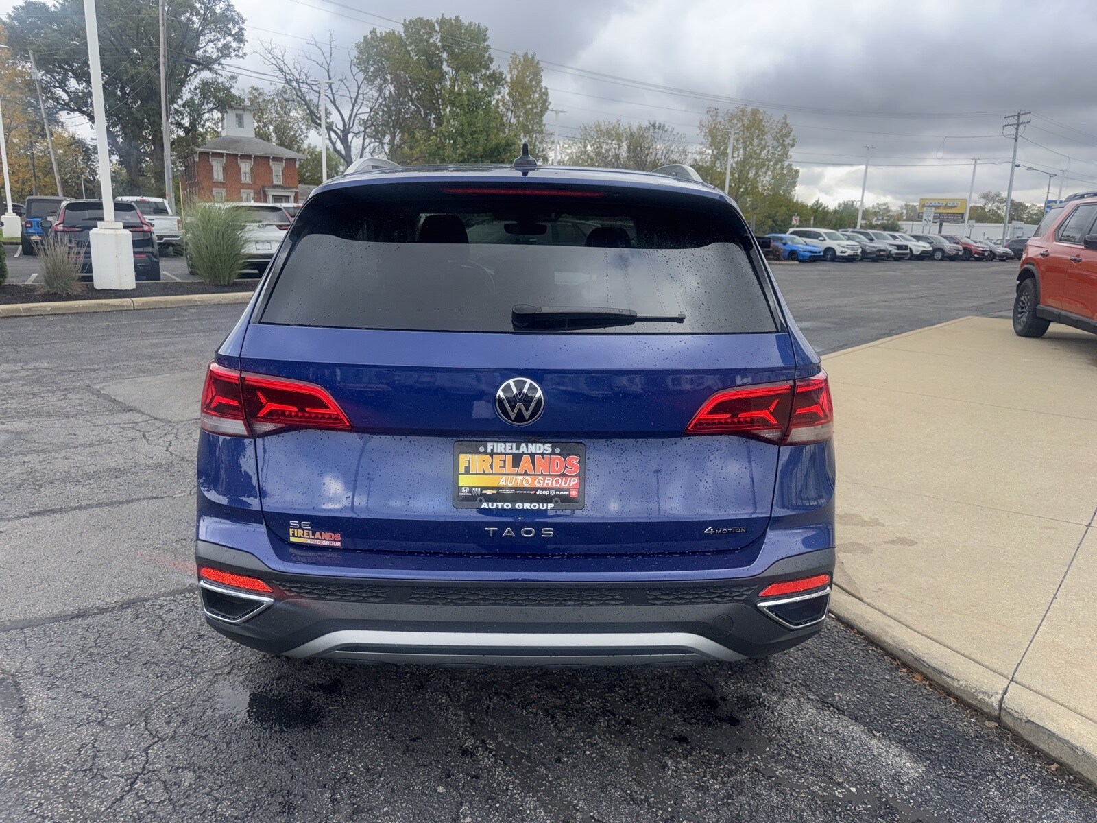 2024 Volkswagen Taos SE photo 2