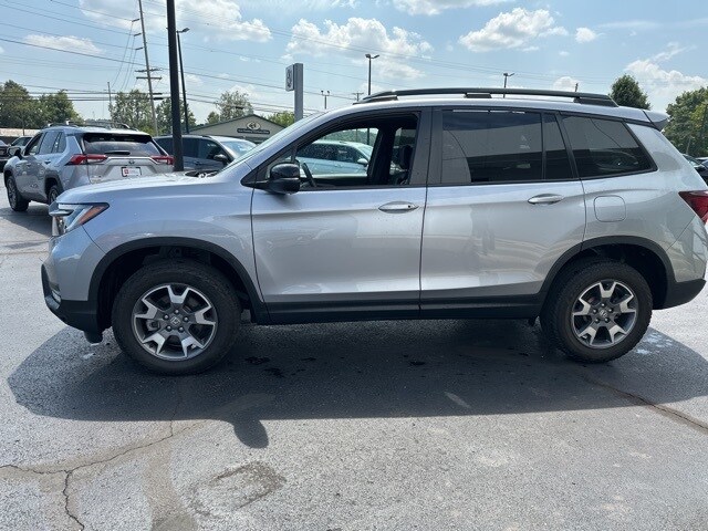 2022 Honda Passport TrailSport photo 2