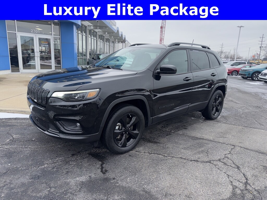 Used 2023 Jeep Cherokee Altitude Lux SUV