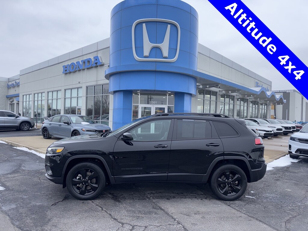 Used 2023 Jeep Cherokee Altitude Lux SUV