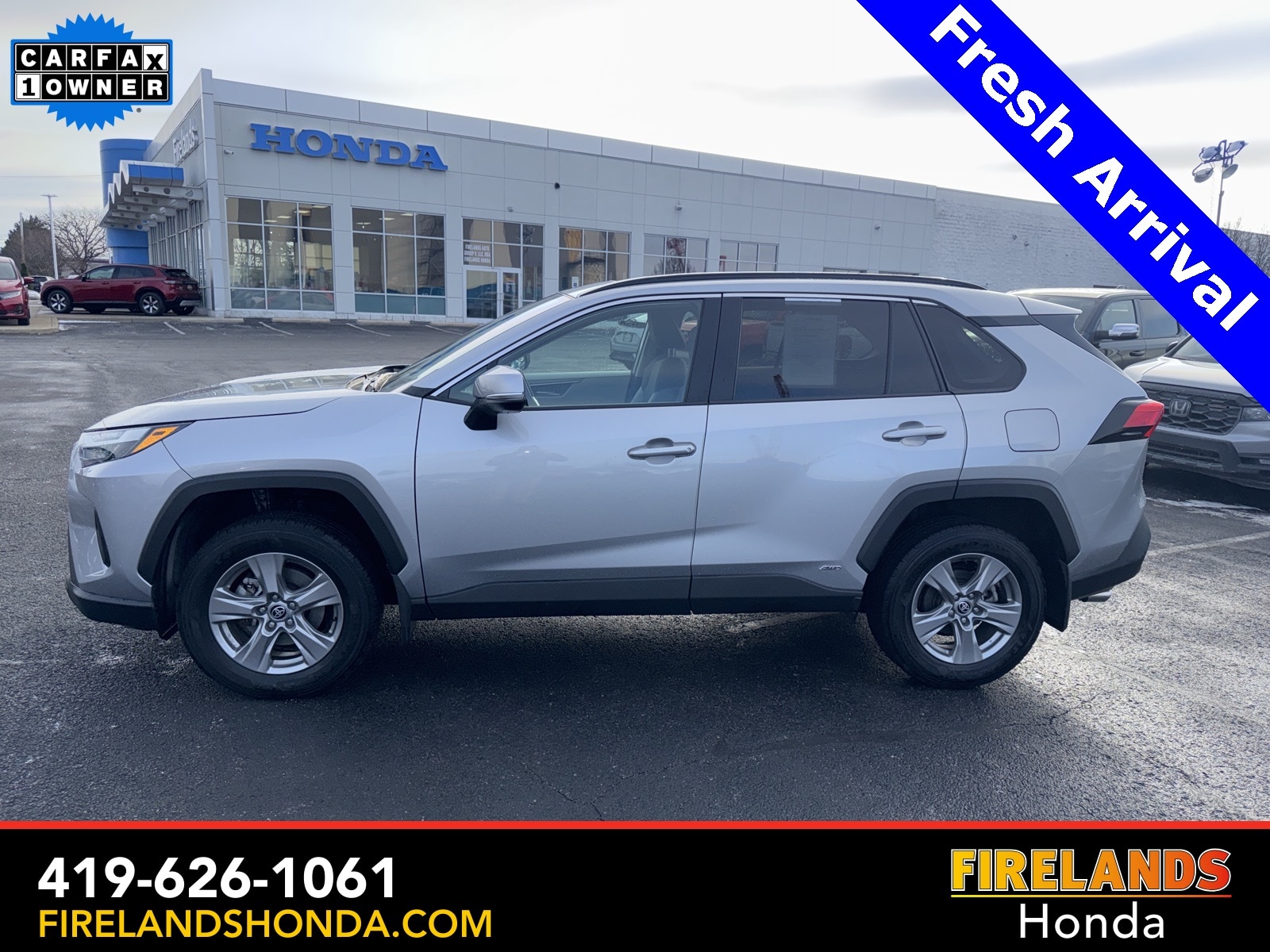 2024 Toyota RAV4 XLE's photo