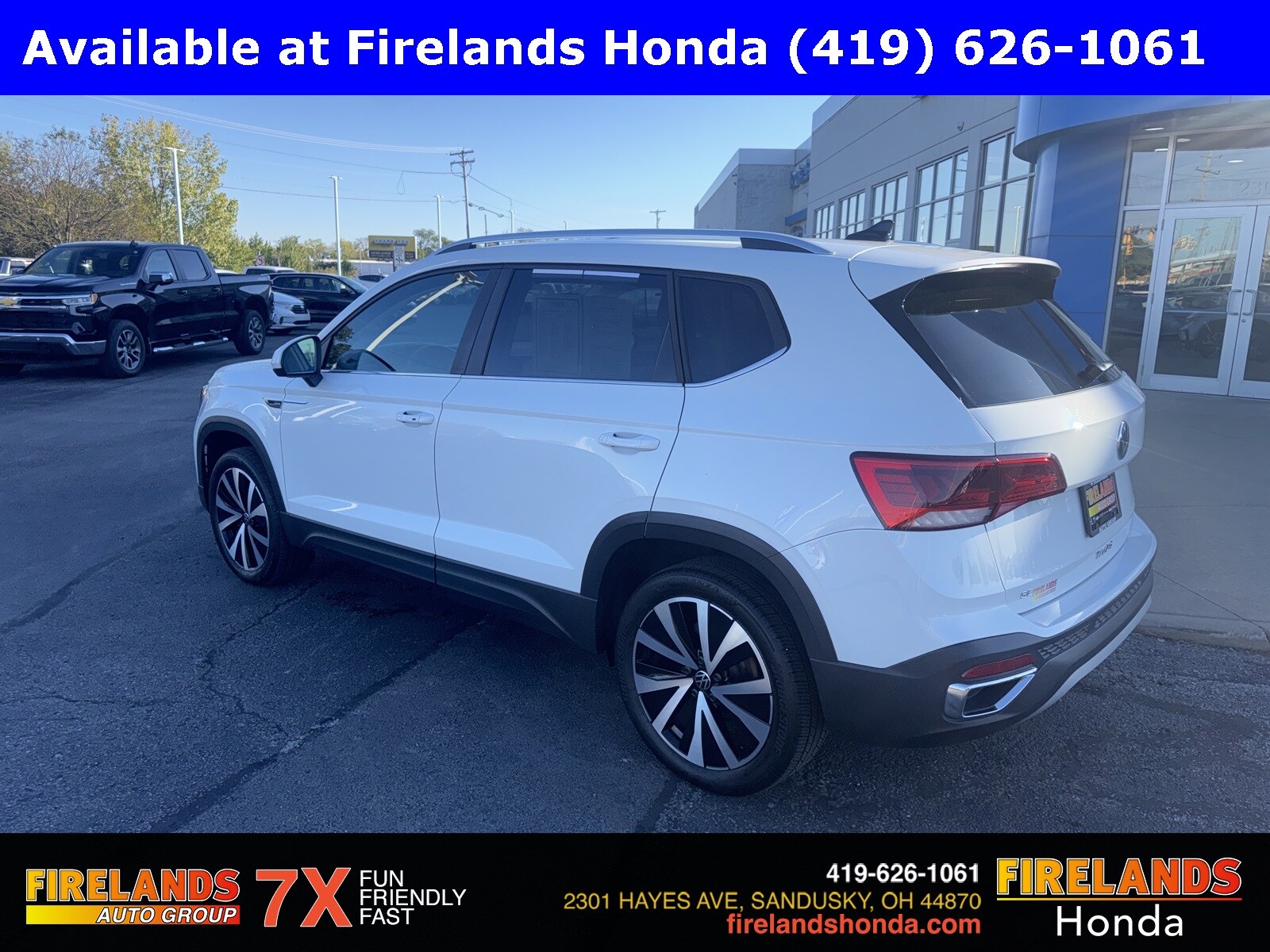 2024 Volkswagen Taos SE photo 3