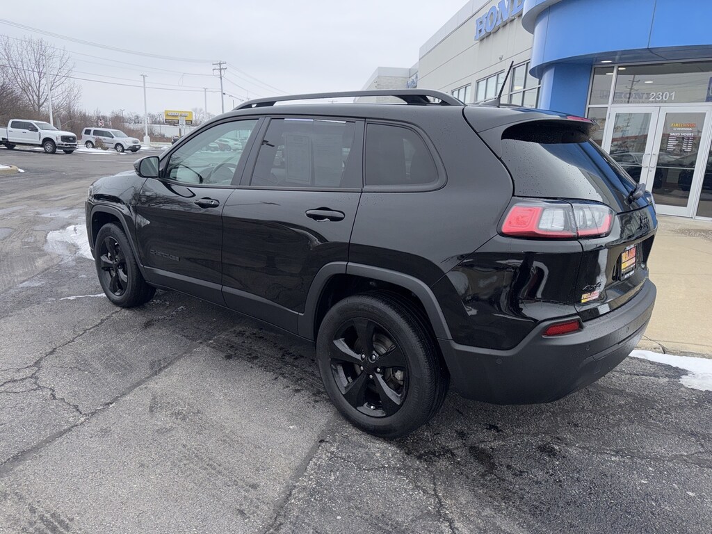 Used 2023 Jeep Cherokee Altitude Lux SUV