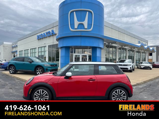 2025 MINI Hardtop Cooper's photo