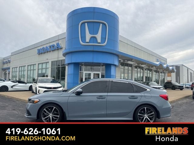 2023 Honda Civic Touring CVT's photo