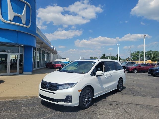 2026 Honda Odyssey Touring's photo