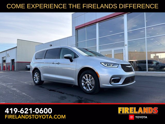 2023 Chrysler Pacifica Touring L Van Passenger Van