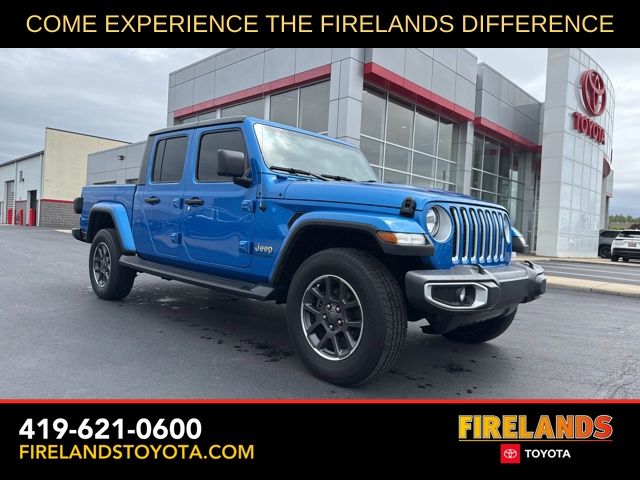 2022 Jeep Gladiator Overland's photo
