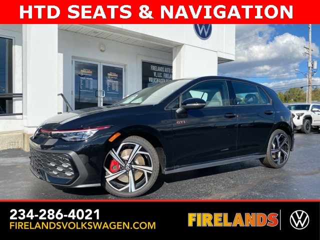 2025 Volkswagen Golf GTI SE's photo