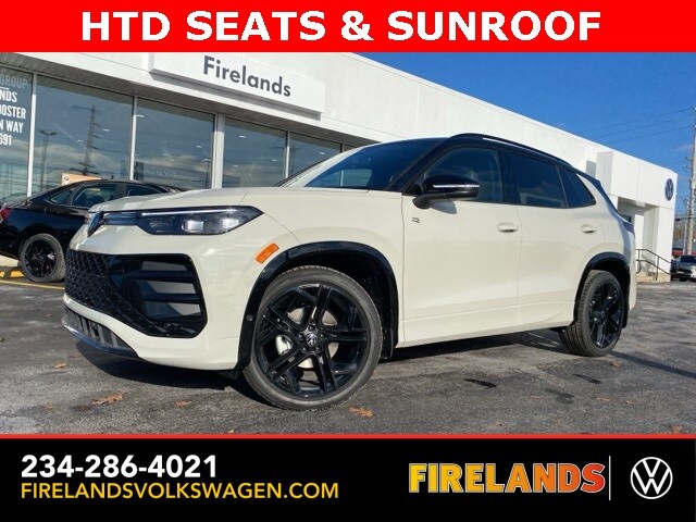 2026 Volkswagen Tiguan SE R-LINE BLACK's photo