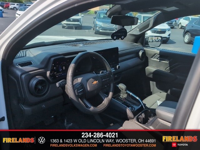 2025 Chevrolet Colorado Work Truck photo 2
