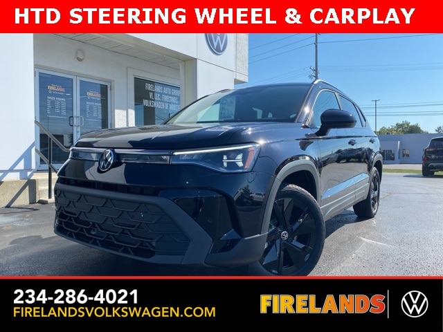 2025 Volkswagen Taos SE Black's photo