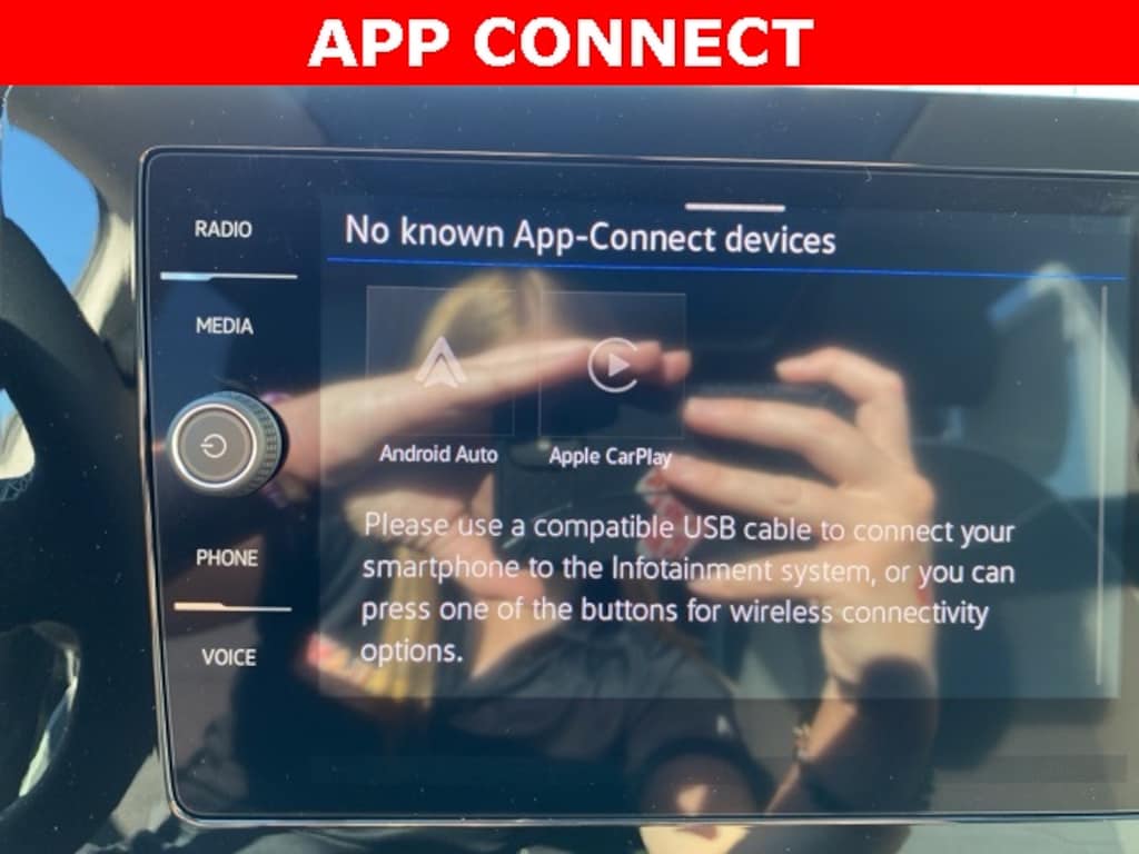 New 2025 Volkswagen Taos 1.5T SE SUV