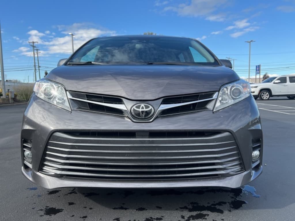Used 2020 Toyota Sienna XLE Van