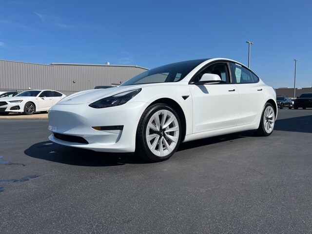 2021 Tesla Model 3 Standard Range Plus photo 3