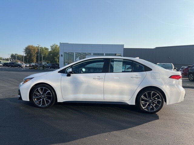 2022 Toyota Corolla SE photo 2