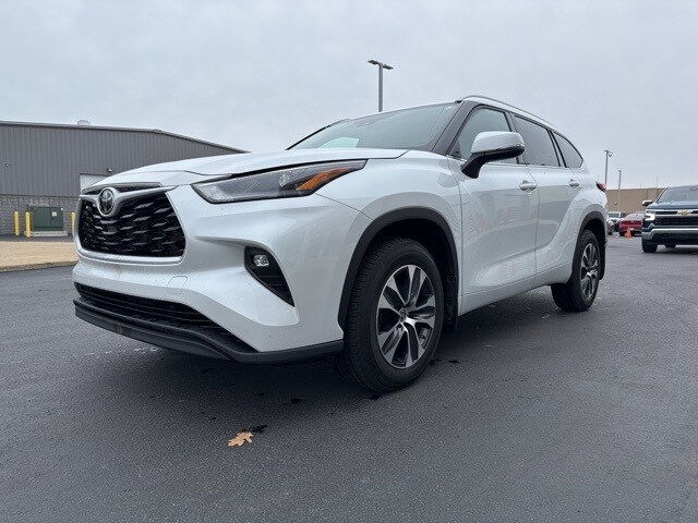 2022 Toyota Highlander XLE photo 3