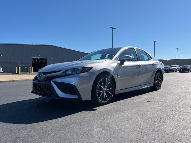 2024 Toyota Camry SE photo 3
