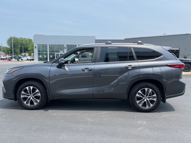 2023 Toyota Highlander XLE photo 4