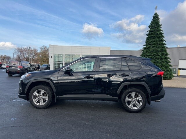 2024 Toyota RAV4 XLE photo 4