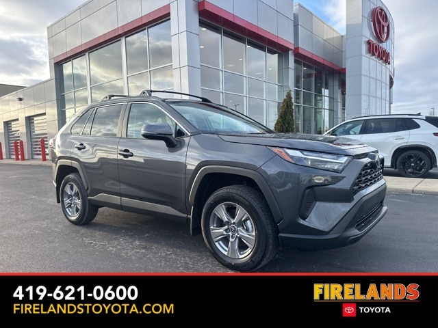 2025 Toyota RAV4 XLE's photo