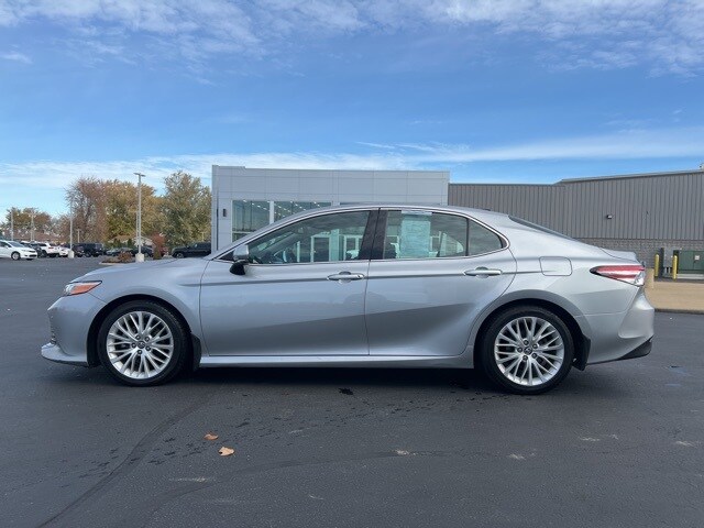 2019 Toyota Camry XLE photo 4