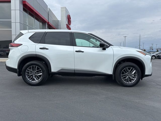 2025 Nissan Rogue S - Photo 8